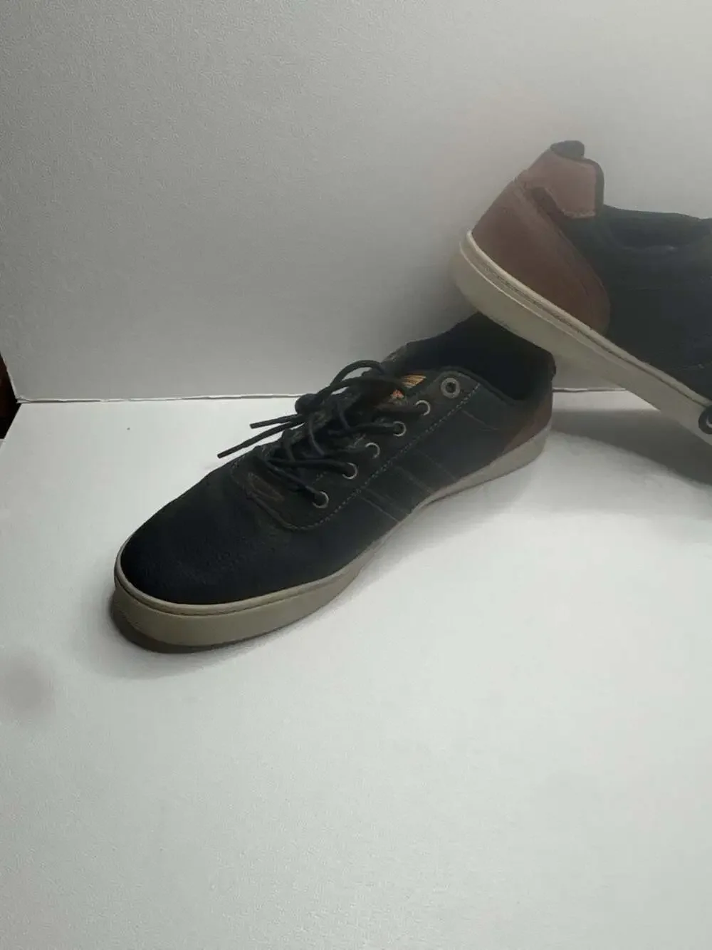 Levi's Jason-WX Low Top Casual Sneakers in Black/Tan